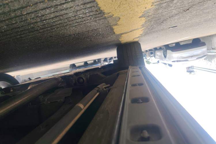 Used Hongqi HQ9 2023 2.0T Smart Connect Flagship Edition Chassis Front Left