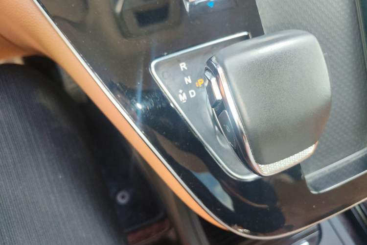 Used Hongqi HQ9 2023 2.0T Smart Connect Flagship Edition Gear Lever