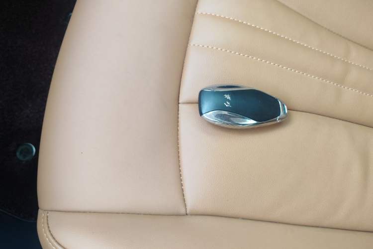Used Hongqi HQ9 2023 2.0T Smart Connect Flagship Edition Vehicle Key
