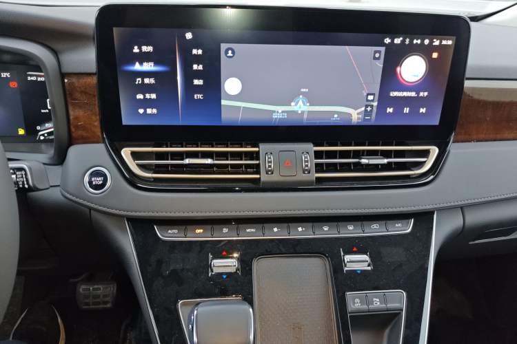 Used Hongqi HQ9 2023 2.0T Smart Connect Flagship Edition Audio And AC Panel