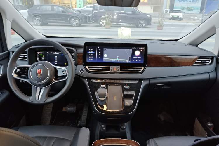 Used Hongqi HQ9 2023 2.0T Smart Connect Flagship Edition Center Console