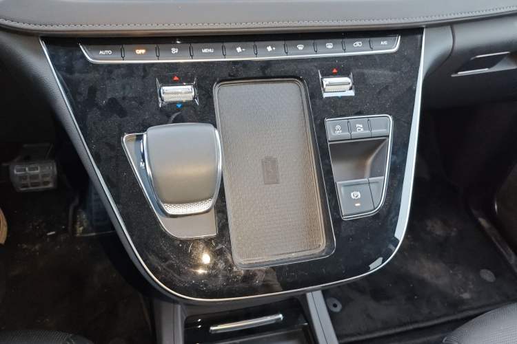 Used Hongqi HQ9 2023 2.0T Smart Connect Flagship Edition Gear Lever