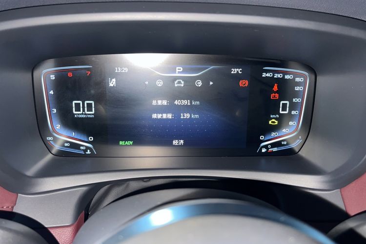 Used Hongqi HQ9 2023 2.0T Smart Connect Flagship Edition Odometer Close Up