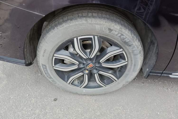 Used Hongqi HQ9 2023 2.0T Smart Connect Flagship Edition Right Rear Wheel Hub