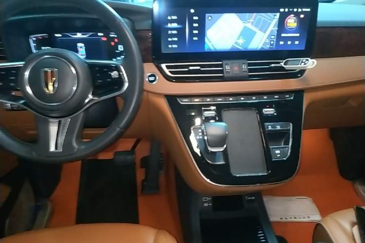 Used Hongqi HQ9 2023 2.0T Smart Connect Flagship Edition Audio And AC Panel