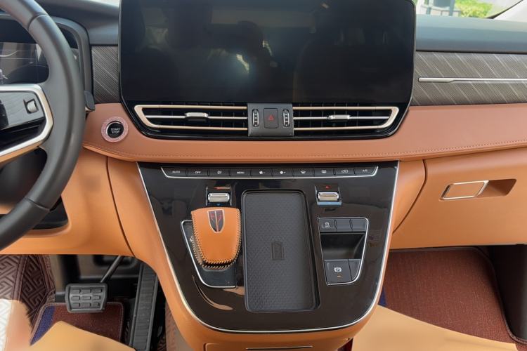 Used Hongqi HQ9 2023 2.0T Smart Connect Flagship Edition Audio And AC Panel