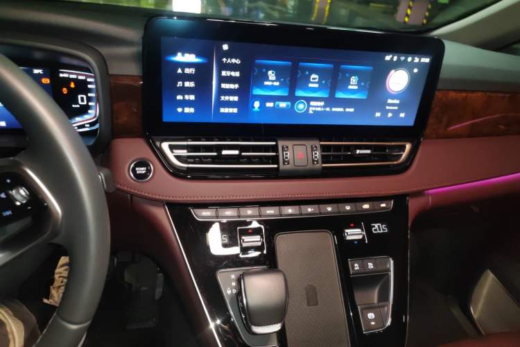Used Hongqi HQ9 2023 2.0T Smart Connect Flagship Edition Audio And AC Panel