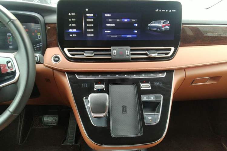 Used Hongqi HQ9 2023 2.0T Smart Connect Flagship Edition Audio And AC Panel