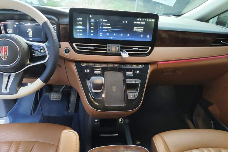 Used Hongqi HQ9 2023 2.0T Smart Connect Flagship Edition Audio And AC Panel