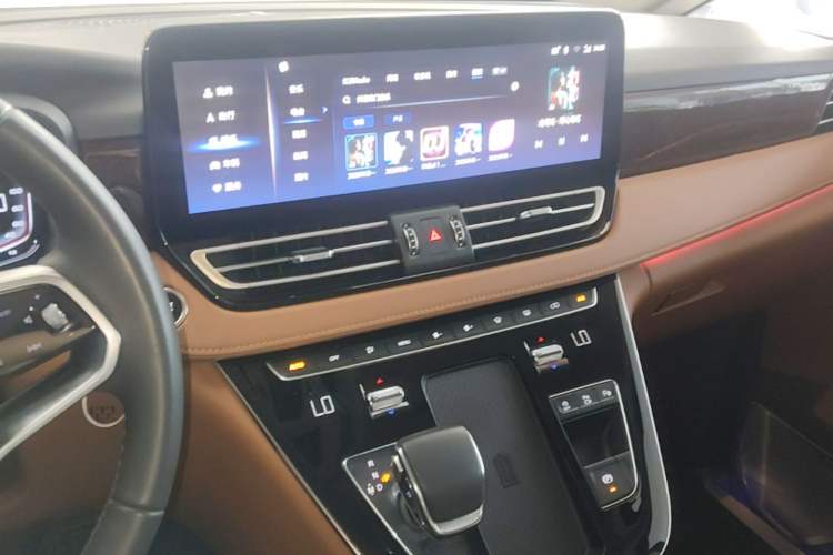 Used Hongqi HQ9 2023 2.0T Smart Connect Flagship Edition Audio And AC Panel