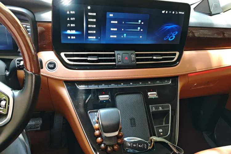 Used Hongqi HQ9 2023 2.0T Smart Connect Flagship Edition Audio And AC Panel