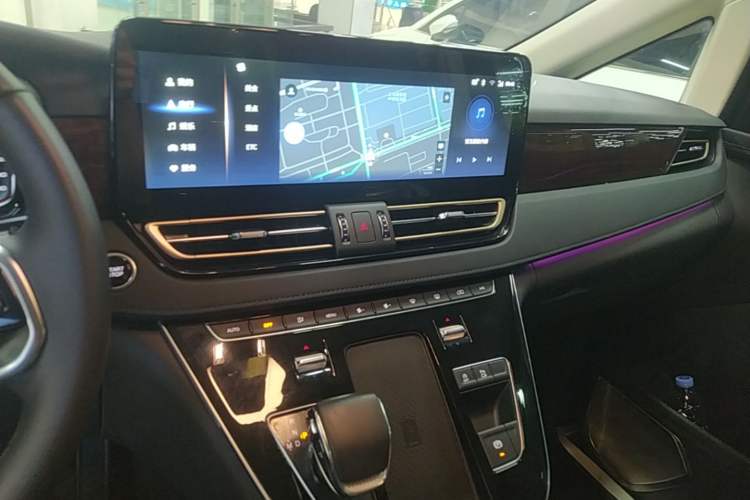 Used Hongqi HQ9 2023 2.0T Smart Connect Flagship Edition Audio And AC Panel