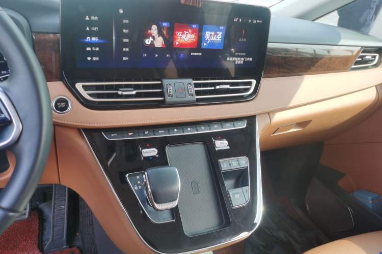 Used Hongqi HQ9 2023 2.0T Smart Connect Flagship Edition Audio And AC Panel