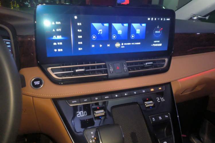 Used Hongqi HQ9 2023 2.0T Smart Connect Flagship Edition Audio And AC Panel