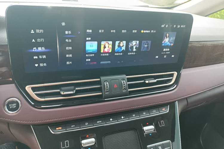 Used Hongqi HQ9 2023 2.0T Smart Connect Flagship Edition Audio And AC Panel