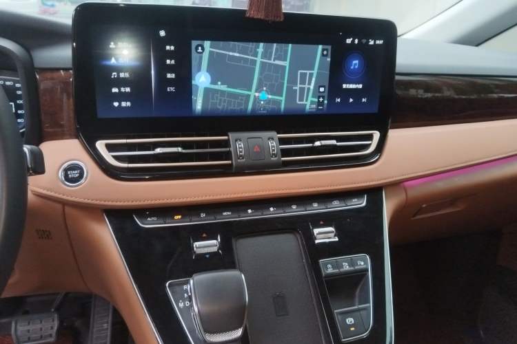 Used Hongqi HQ9 2023 2.0T Smart Connect Flagship Edition Audio And AC Panel