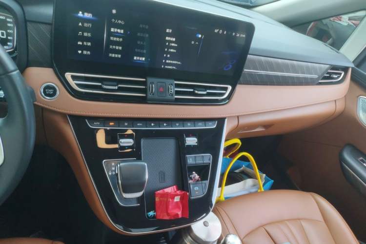 Used Hongqi HQ9 2023 2.0T Smart Connect Flagship Edition Audio And AC Panel