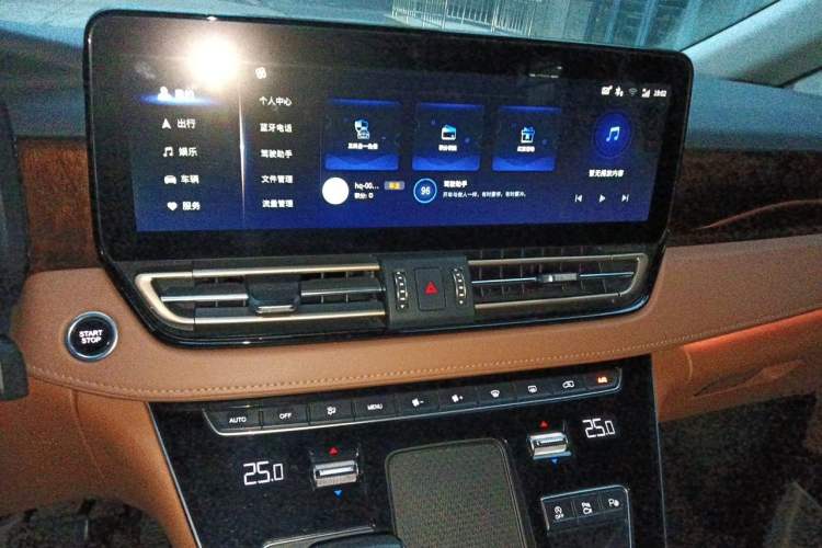 Used Hongqi HQ9 2023 2.0T Smart Connect Flagship Edition Audio And AC Panel