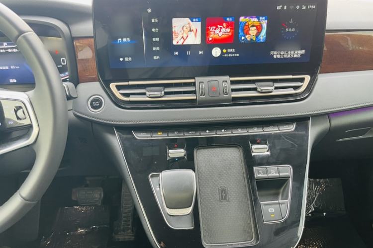 Used Hongqi HQ9 2023 2.0T Smart Connect Flagship Edition Audio And AC Panel