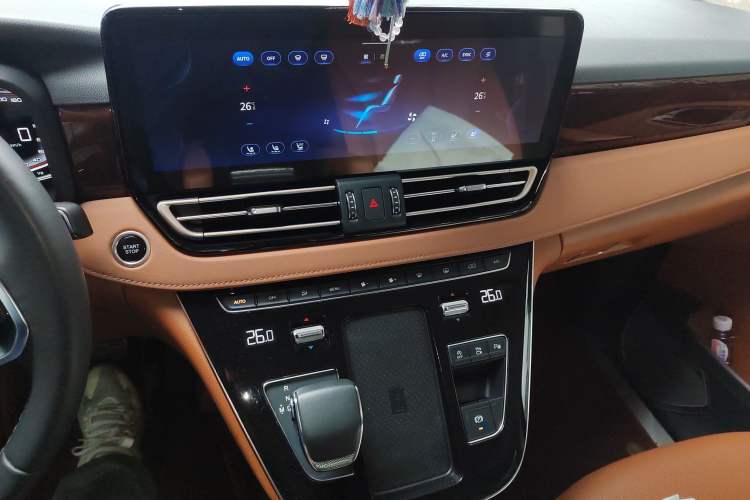 Used Hongqi HQ9 2023 2.0T Smart Connect Flagship Edition Audio And AC Panel