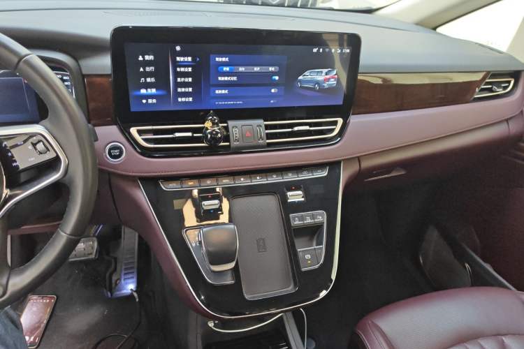 Used Hongqi HQ9 2023 2.0T Smart Connect Flagship Edition Audio And AC Panel