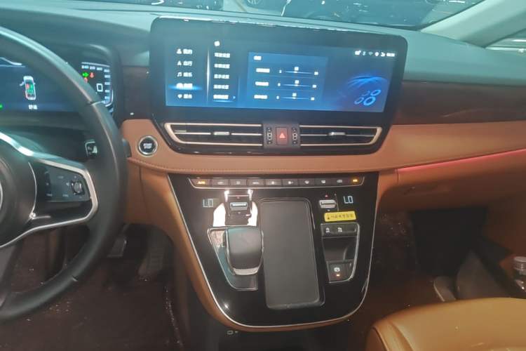 Used Hongqi HQ9 2023 2.0T Smart Connect Flagship Edition Audio And AC Panel