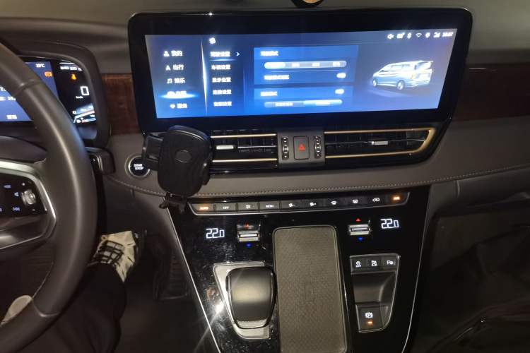 Used Hongqi HQ9 2023 2.0T Smart Connect Flagship Edition Audio And AC Panel