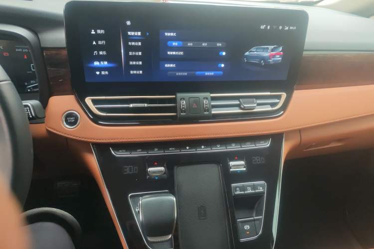 Used Hongqi HQ9 2023 2.0T Smart Connect Flagship Edition Audio And AC Panel