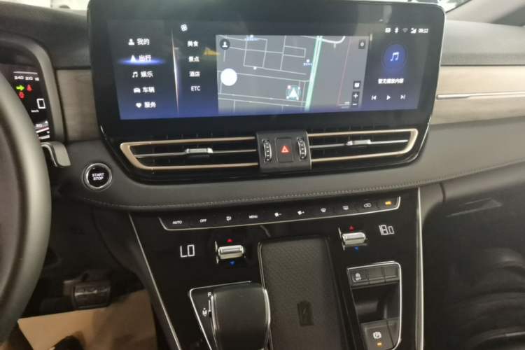 Used Hongqi HQ9 2023 2.0T Smart Connect Flagship Edition Audio And AC Panel
