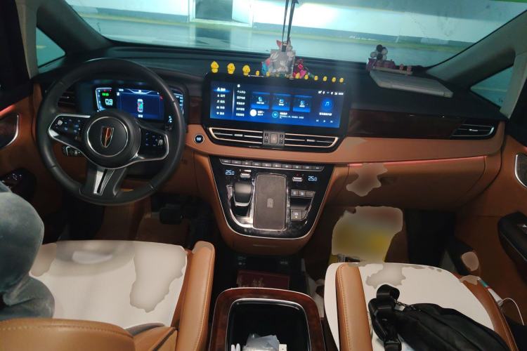 Used Hongqi HQ9 2023 2.0T Smart Connect Flagship Edition Center Console