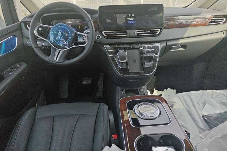 Used Hongqi HQ9 2023 2.0T Smart Connect Flagship Edition Center Console