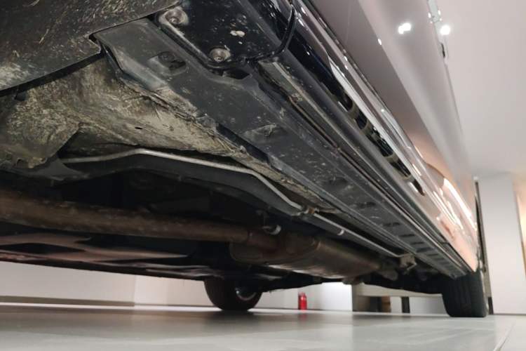 Used Hongqi HQ9 2023 2.0T Smart Connect Flagship Edition Chassis Front Left