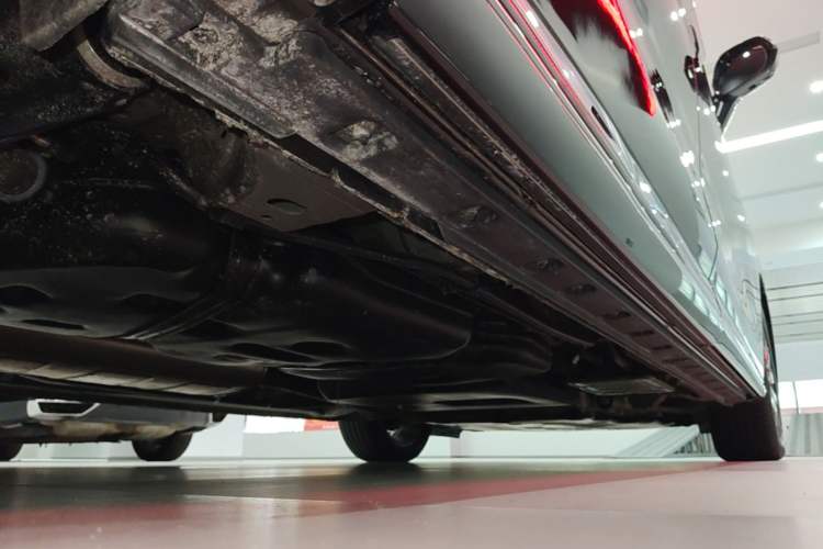 Used Hongqi HQ9 2023 2.0T Smart Connect Flagship Edition Chassis Rear Right