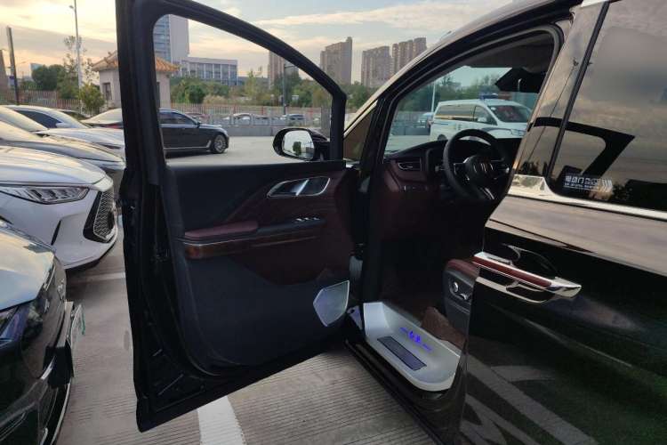 Used Hongqi HQ9 2023 2.0T Smart Connect Flagship Edition Driver Seat