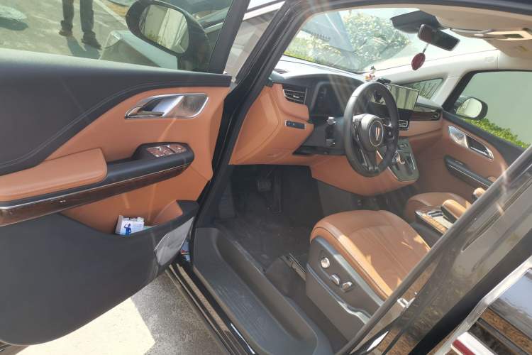 Used Hongqi HQ9 2023 2.0T Smart Connect Flagship Edition Driver Seat
