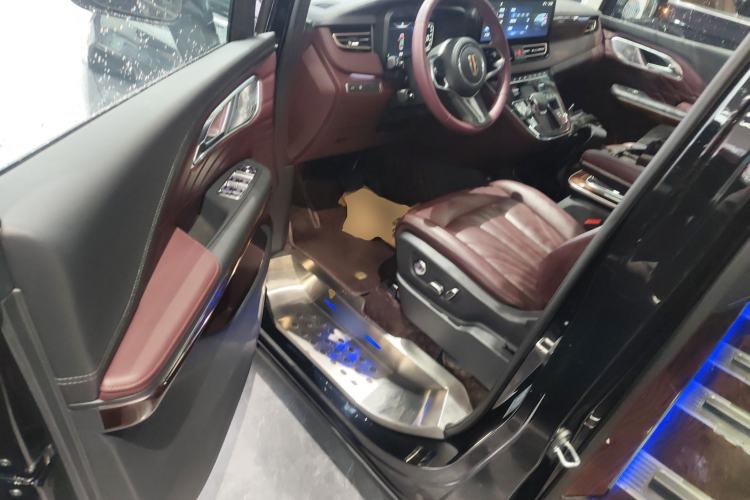 Used Hongqi HQ9 2023 2.0T Smart Connect Flagship Edition Driver Seat