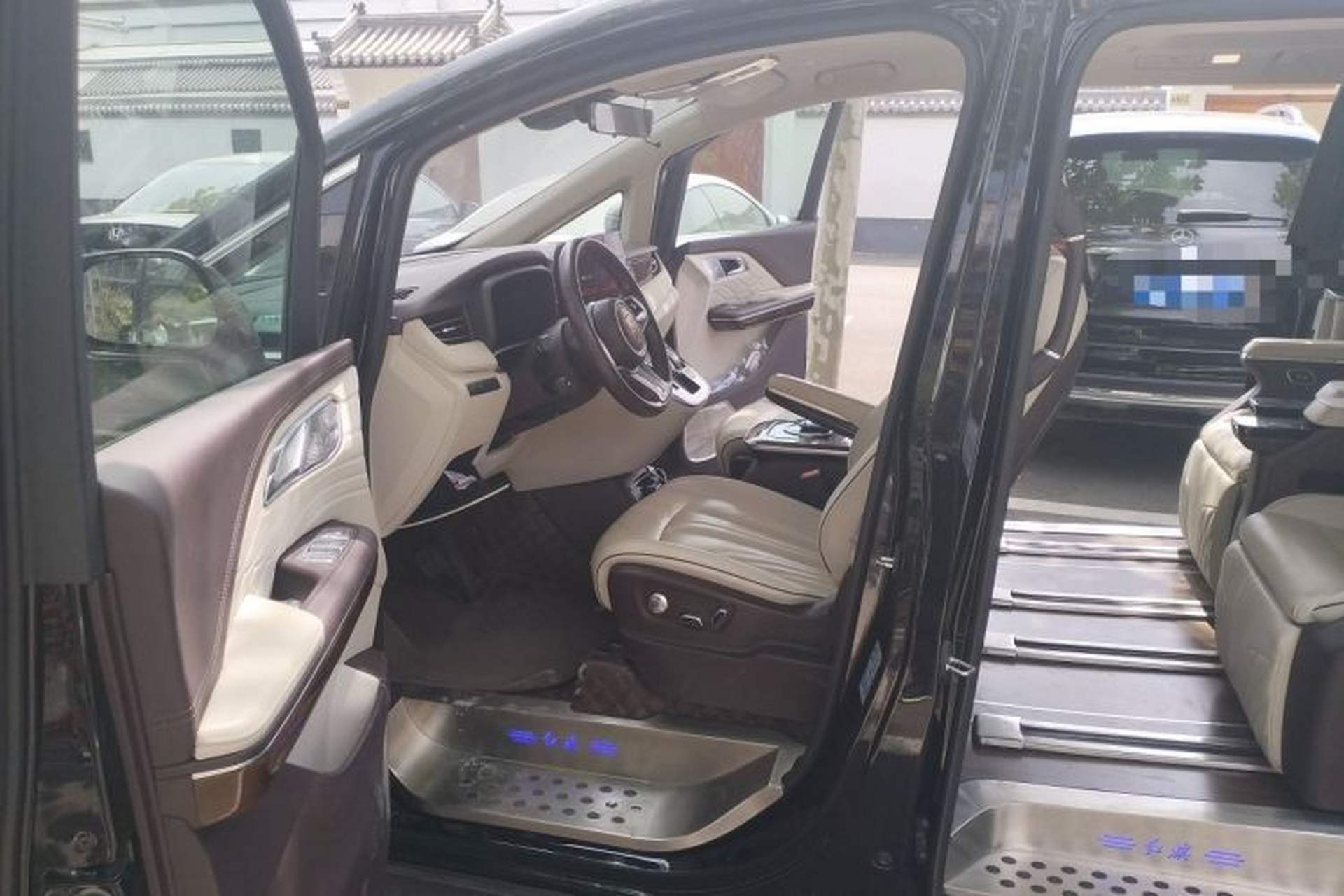 Used Hongqi HQ9 2023 2.0T Smart Connect Flagship Edition Driver Seat