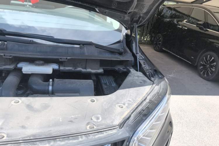 Used Hongqi HQ9 2023 2.0T Smart Connect Flagship Edition Engine Bay Left