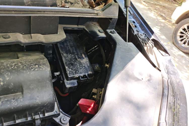 Used Hongqi HQ9 2023 2.0T Smart Connect Flagship Edition Engine Bay Left