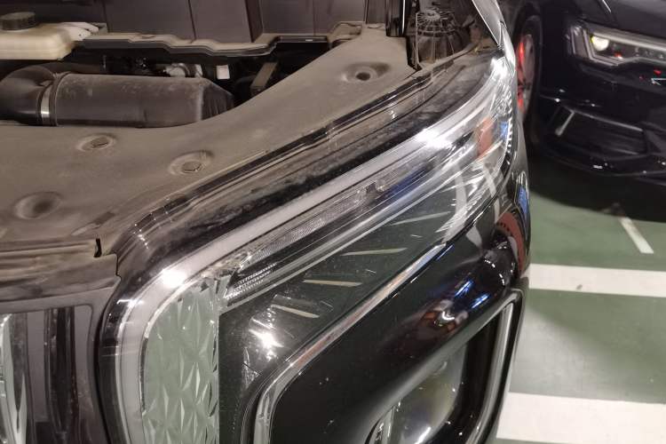 Used Hongqi HQ9 2023 2.0T Smart Connect Flagship Edition Engine Bay Left