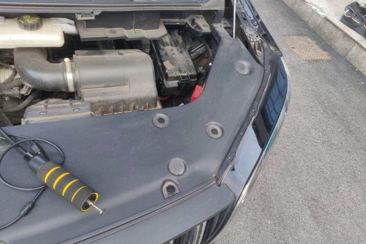 Used Hongqi HQ9 2023 2.0T Smart Connect Flagship Edition Engine Bay Left