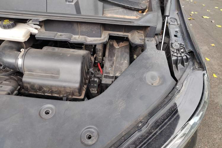 Used Hongqi HQ9 2023 2.0T Smart Connect Flagship Edition Engine Bay Left