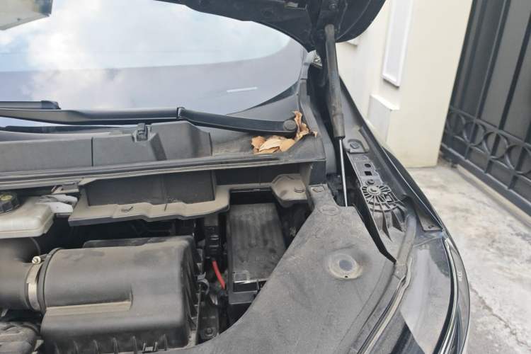Used Hongqi HQ9 2023 2.0T Smart Connect Flagship Edition Engine Bay Left