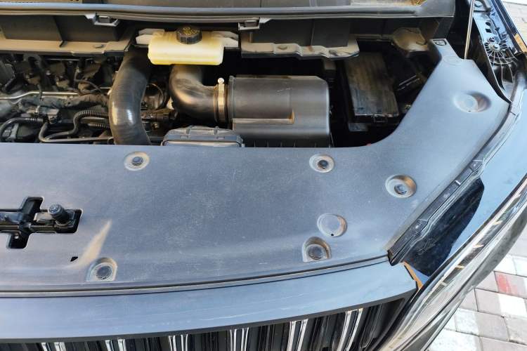 Used Hongqi HQ9 2023 2.0T Smart Connect Flagship Edition Engine Bay Left