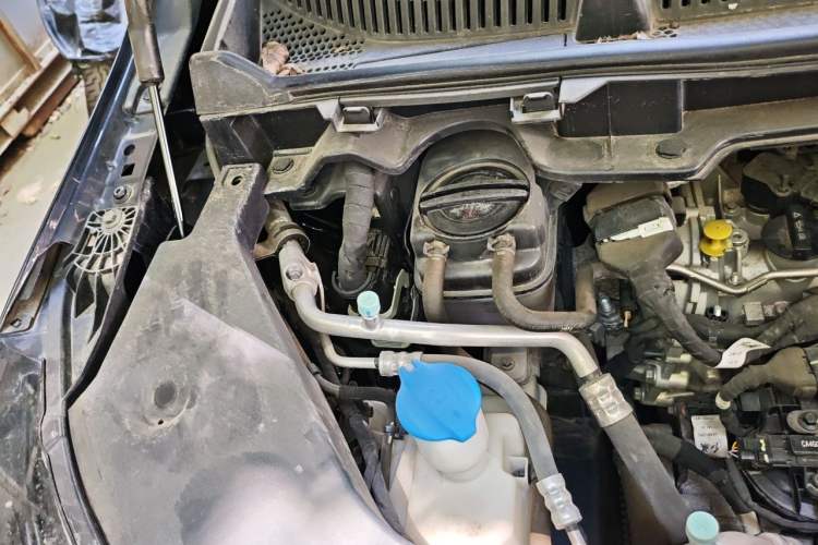Used Hongqi HQ9 2023 2.0T Smart Connect Flagship Edition Engine Bay Right