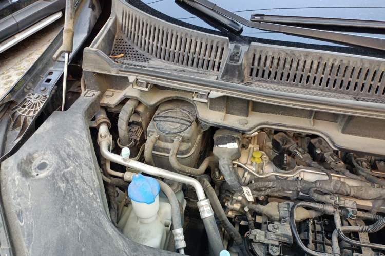 Used Hongqi HQ9 2023 2.0T Smart Connect Flagship Edition Engine Bay Right