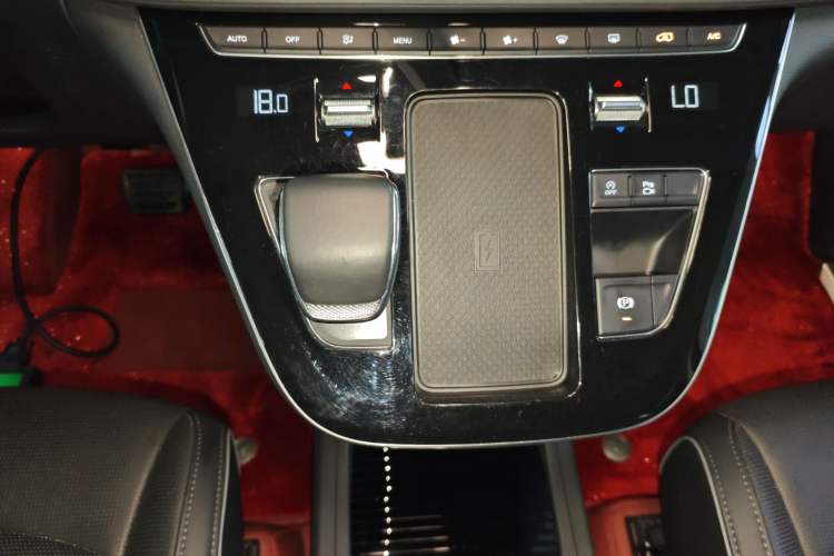 Used Hongqi HQ9 2023 2.0T Smart Connect Flagship Edition Gear Lever