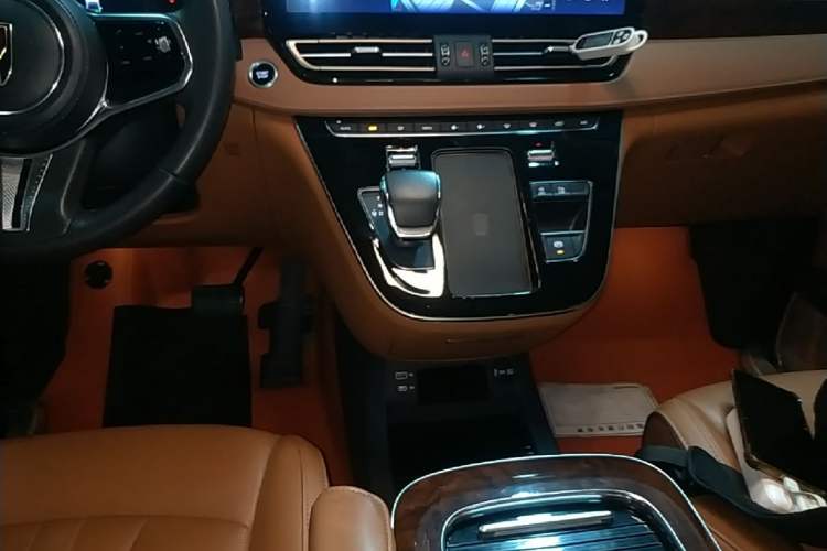 Used Hongqi HQ9 2023 2.0T Smart Connect Flagship Edition Gear Lever
