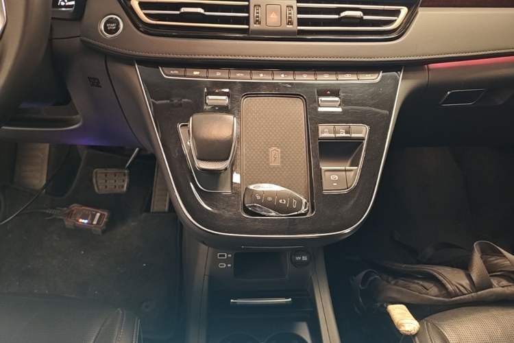 Used Hongqi HQ9 2023 2.0T Smart Connect Flagship Edition Gear Lever