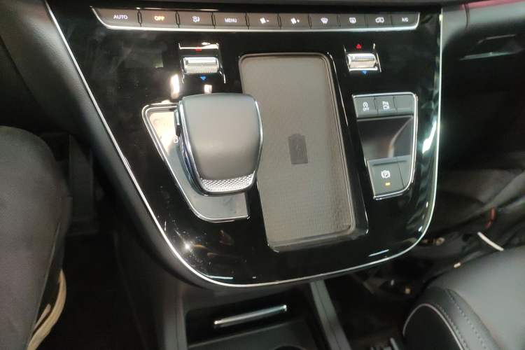 Used Hongqi HQ9 2023 2.0T Smart Connect Flagship Edition Gear Lever